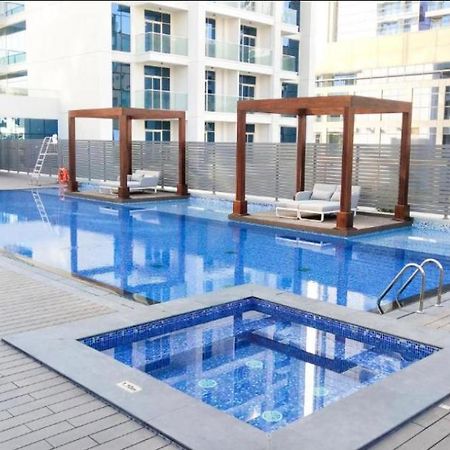 Bnbmehomes - Beautiful Lake View Studio Near Marina - 1504 Дубай Экстерьер фото