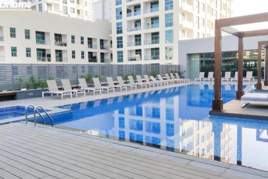 Bnbmehomes - Beautiful Lake View Studio Near Marina - 1504 Дубай Экстерьер фото